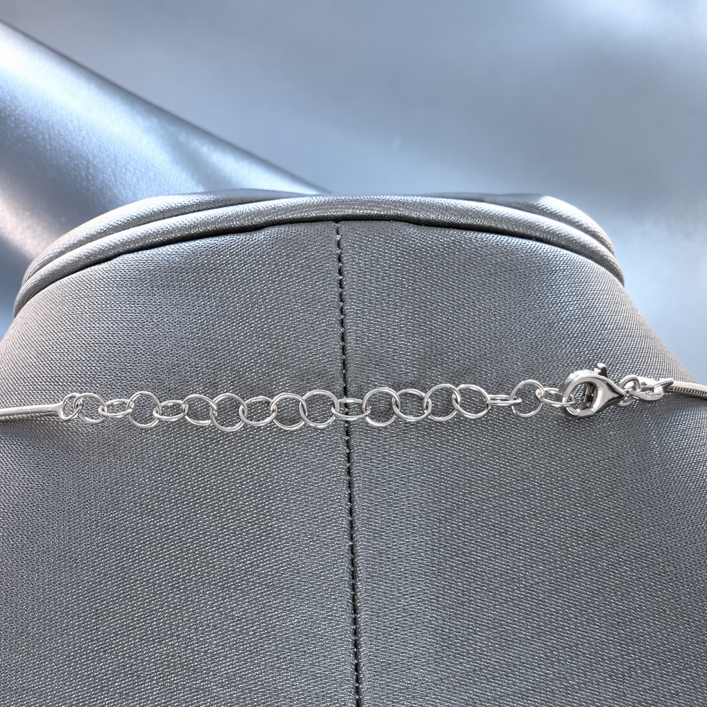 4.00 Ct E VS1 Round Brilliant Lab-Grown Diamond Georgian Pendant, in white gold, detail shot