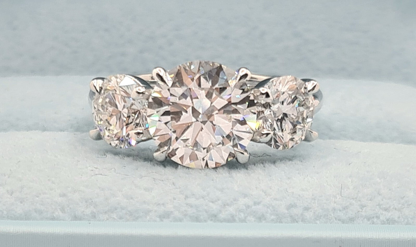 5.00 CT E VS1 Lab Grown Round Cut Diamond Three Stone Engagement Ring IGI 14k