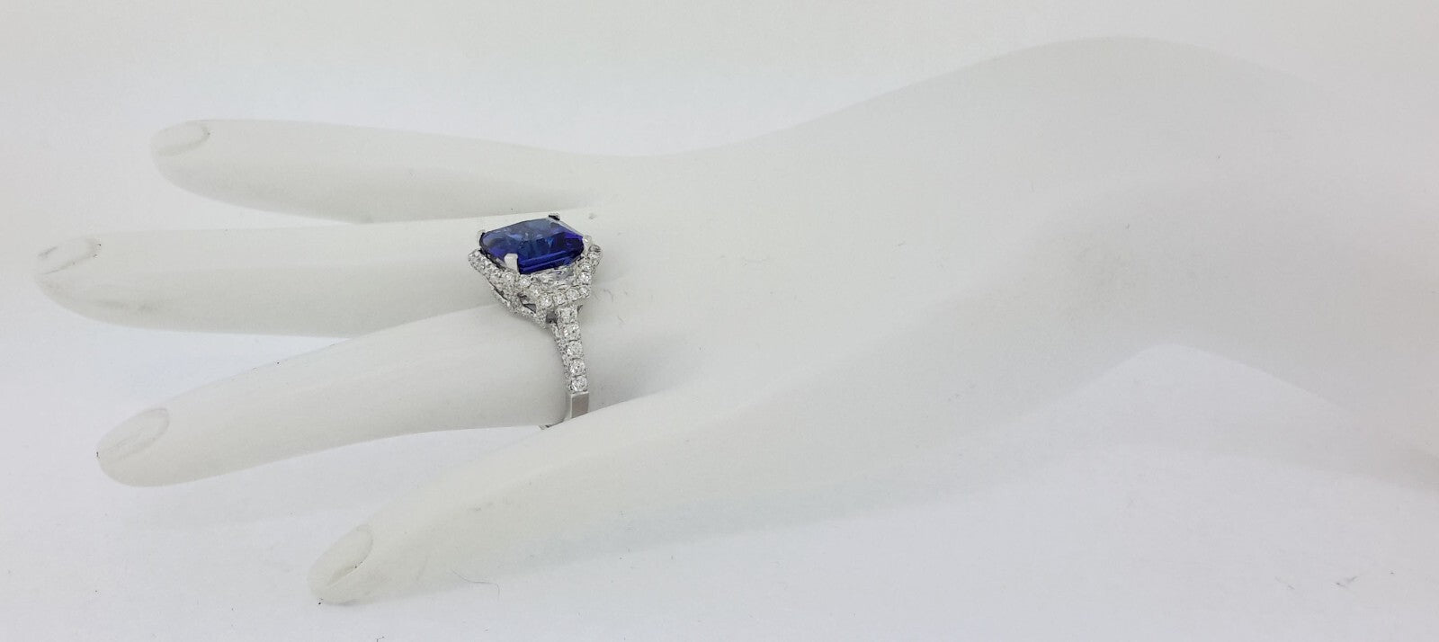 9.44 Carat Authenticated Tanzanite and Diamond Ring Set in 18k White Gold