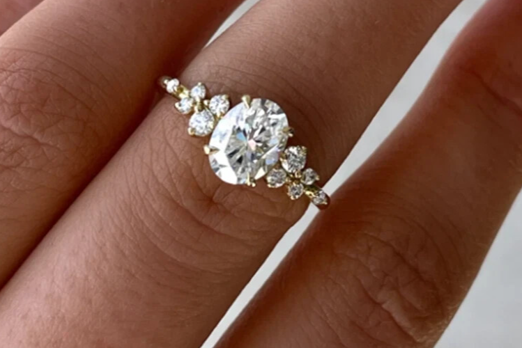 1.20 Ct Oval Lab Grown Diamond Ring IGI Certified D VS1 18k Yellow Gold