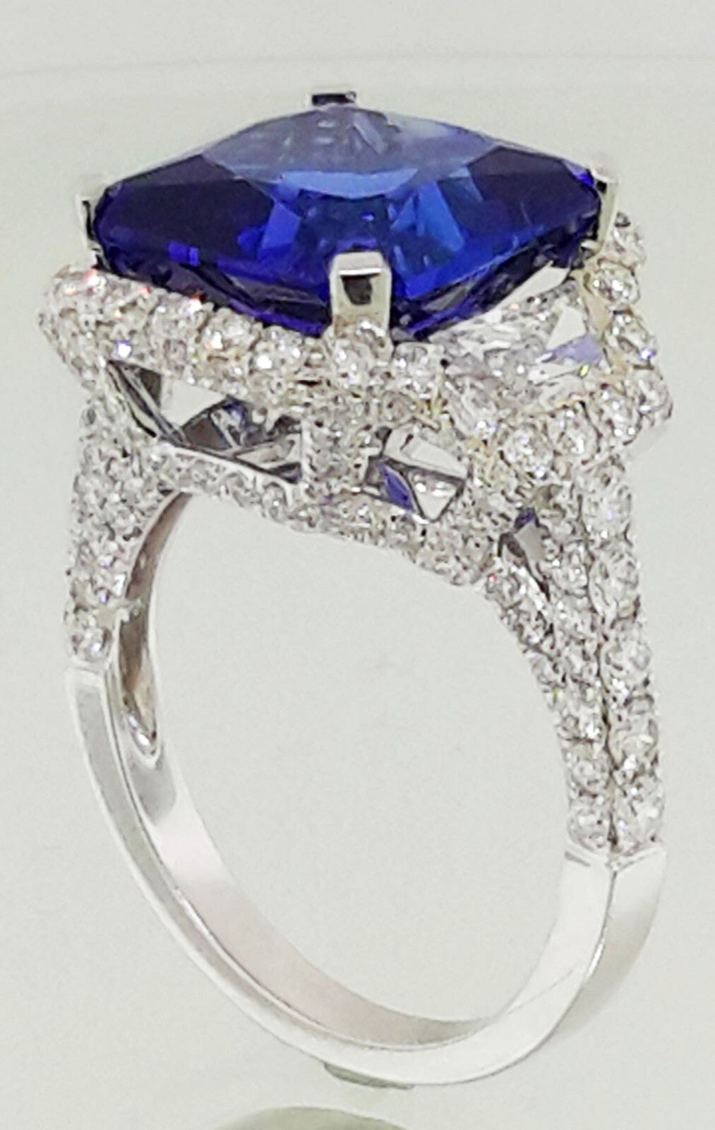 9.44 Carat Authenticated Tanzanite and Diamond Ring Set in 18k White Gold