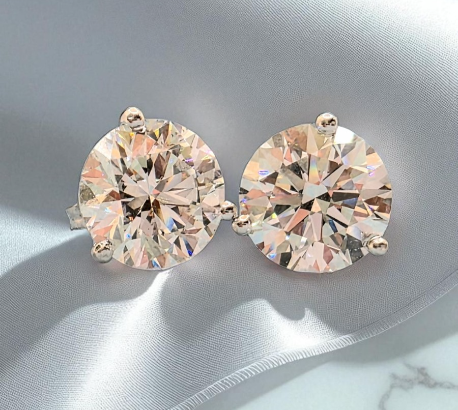 2.00 D VVS2 Ct Round Lab Grown Diamond Studs Set in Platinum IGI Certified