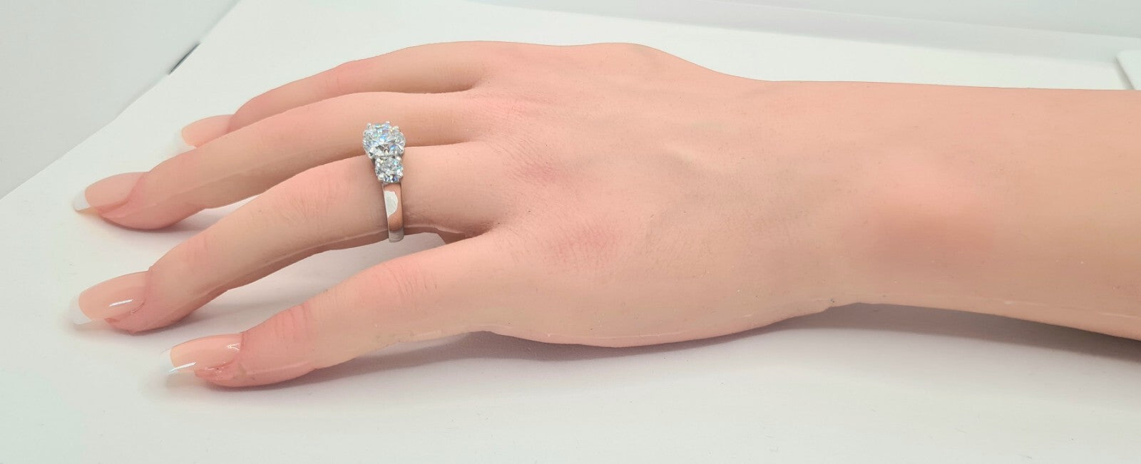 3.00 CT E VS1 Lab Grown Round Cut Diamond Three Stone Engagement Ring IGI 14k