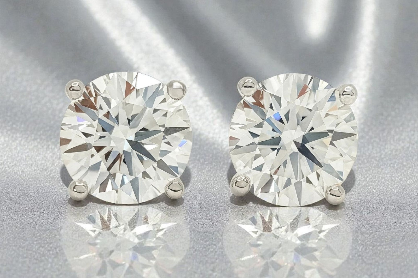 2.00 Ct E VVS2 Ct Round Lab Grown Diamond Studs Screw Back 14k IGI Certified