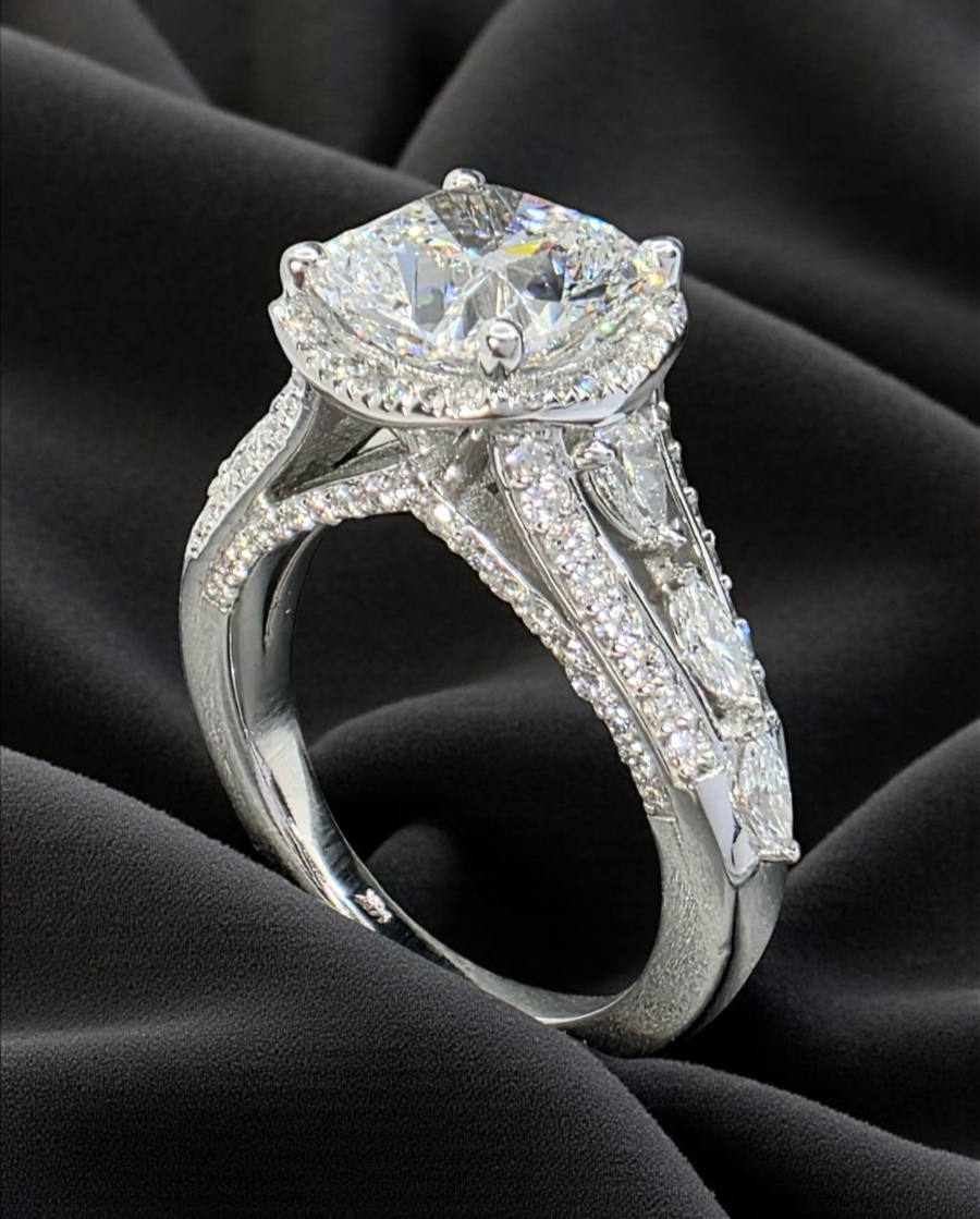 4.00 Ct E VS1 Lab Grown Cushion Diamond Engagement Ring IGI Certified 14k White