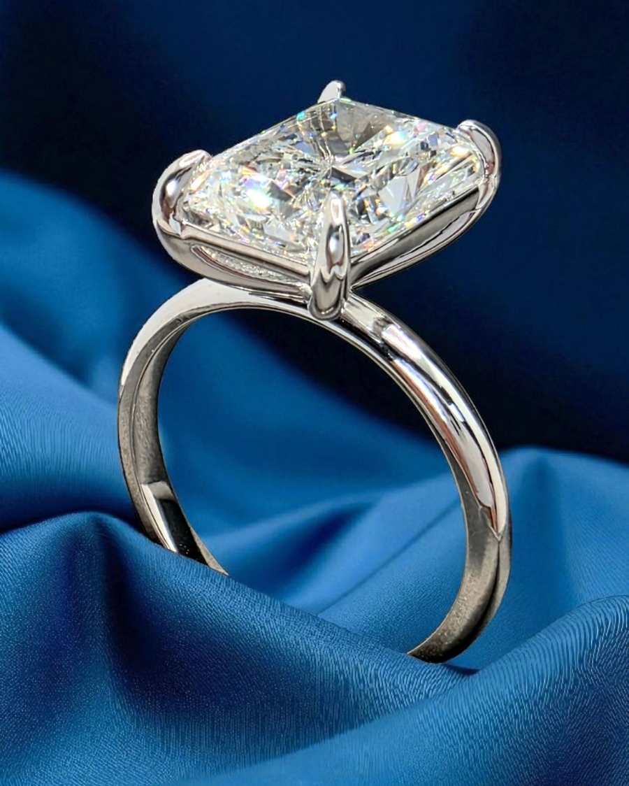 3.00 Carat D VS1 Platinum Radiant Cut Lab Grown Diamond Ring IGI Certified