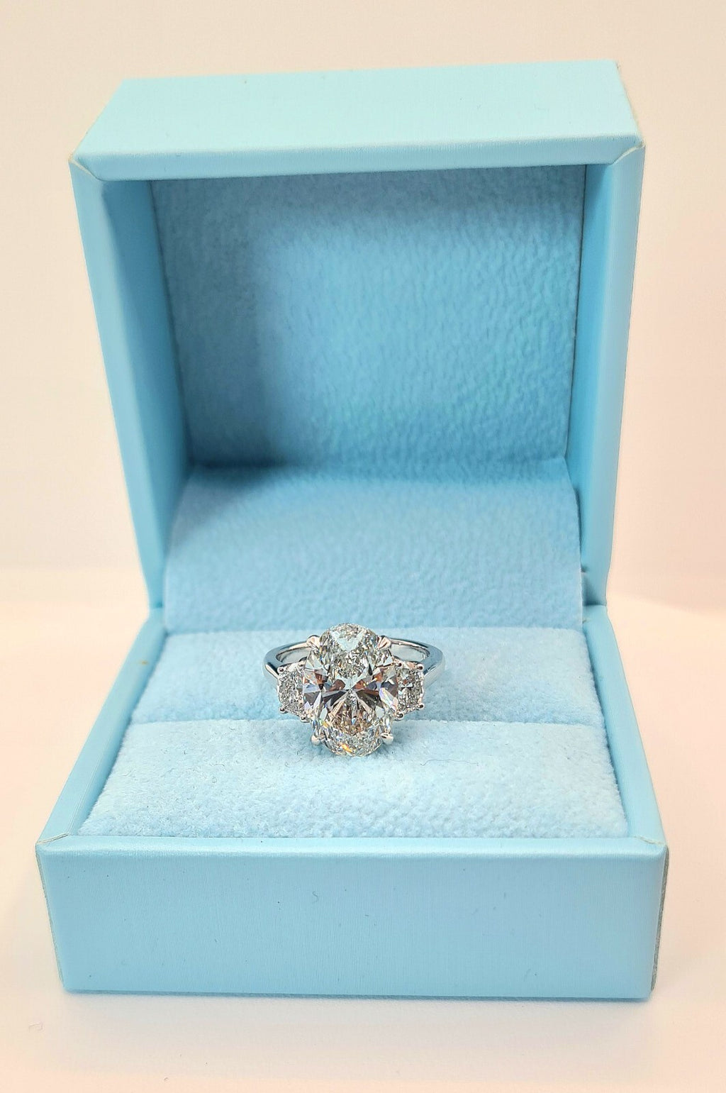 4.60 Ct F VS1 Oval Diamond Lab Grown Diamond 3 Stone Ring IGI Certified 14k