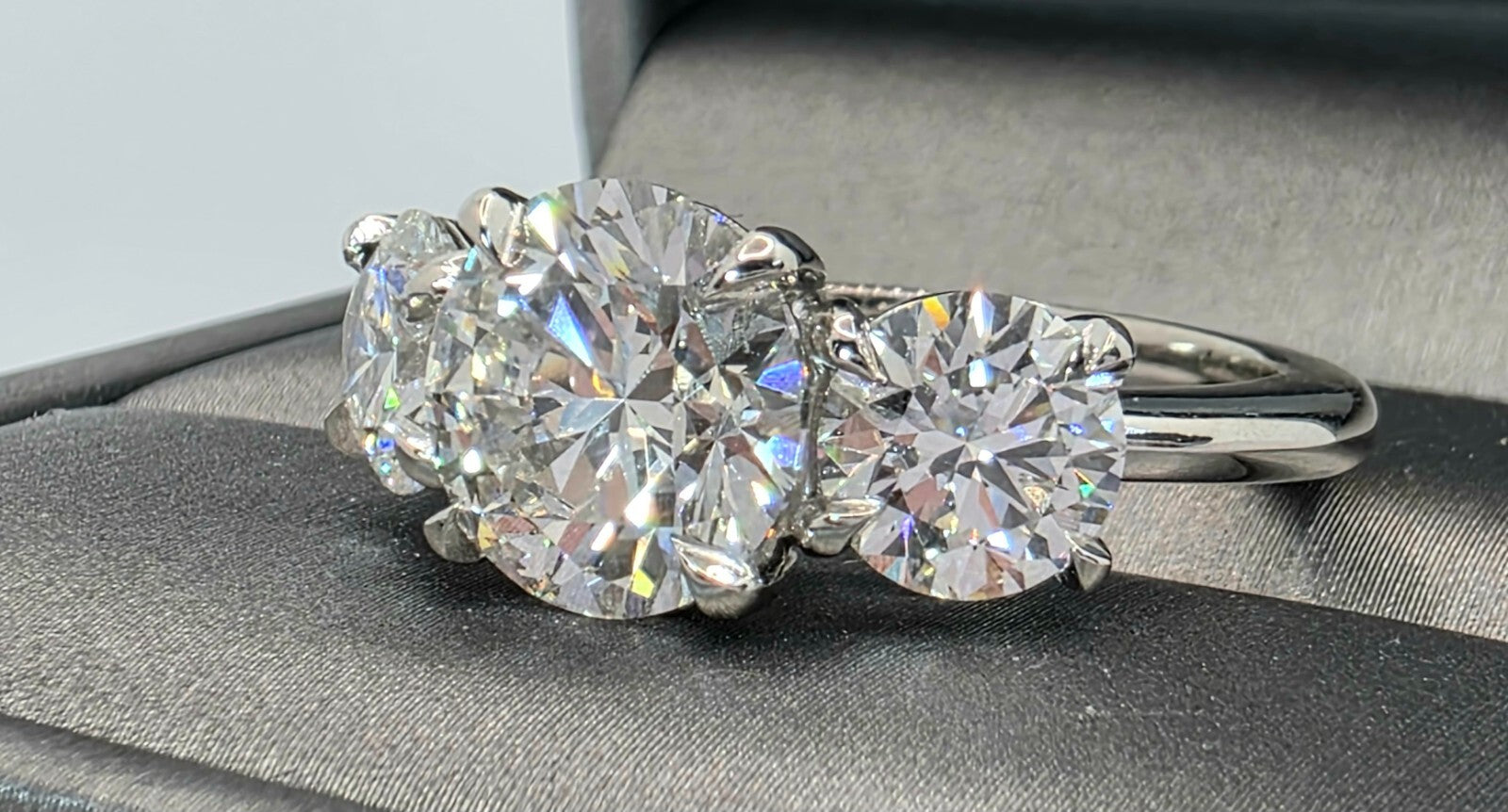 5.00 CT E VS1 Lab Grown Round Cut Diamond Three Stone Engagement Ring IGI Plat