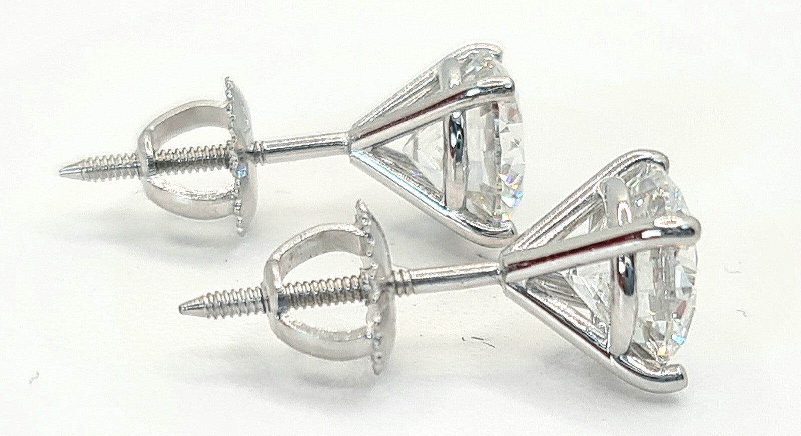 2.00 Ct E VVS2 Ct Round Lab Grown Diamond Studs Screw Back 14k IGI Certified