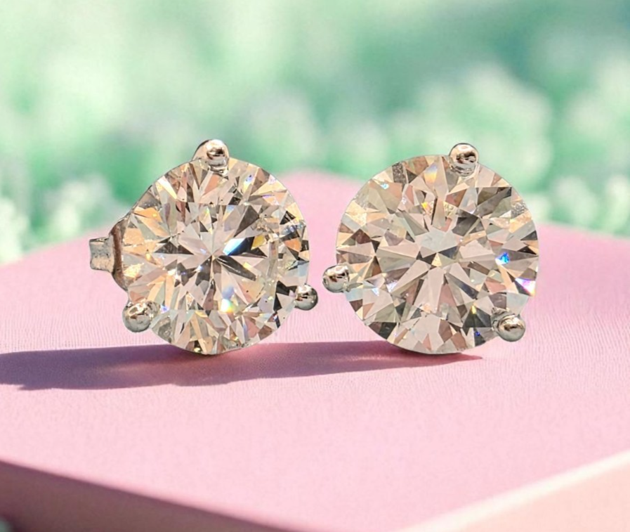 2.00 D VVS2 Ct Round Lab Grown Diamond Studs Set in Platinum IGI Certified