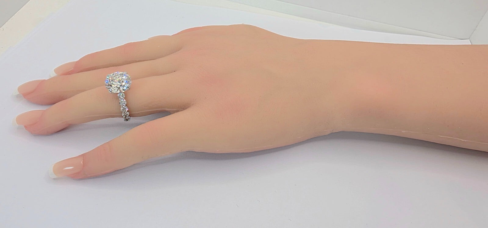 4.60 Ct F VS1 Round Diamond Engagement Ring IGI Certified Lab Grown 14k White