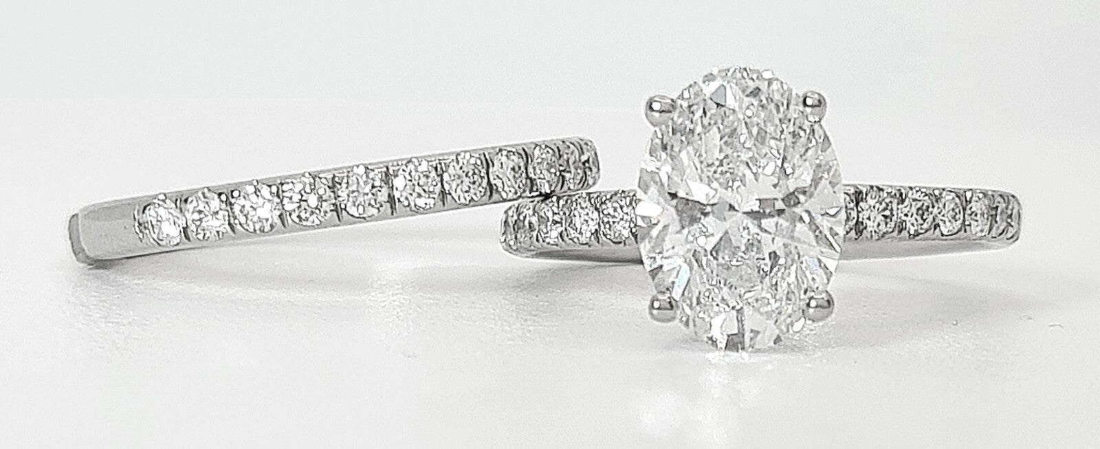 4.02 Ct E VS1 Lab Grown Oval Diamond Ring With Band IGI Certified Diamond