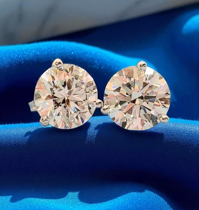 4.00 D VS1 Ct Round Lab Grown Diamond Studs Set in Platinum IGI Certified