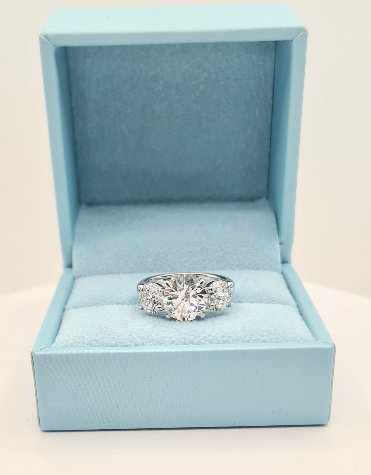 5.00 CT E VS1 Lab Grown Round Cut Diamond Three Stone Engagement Ring IGI 14k