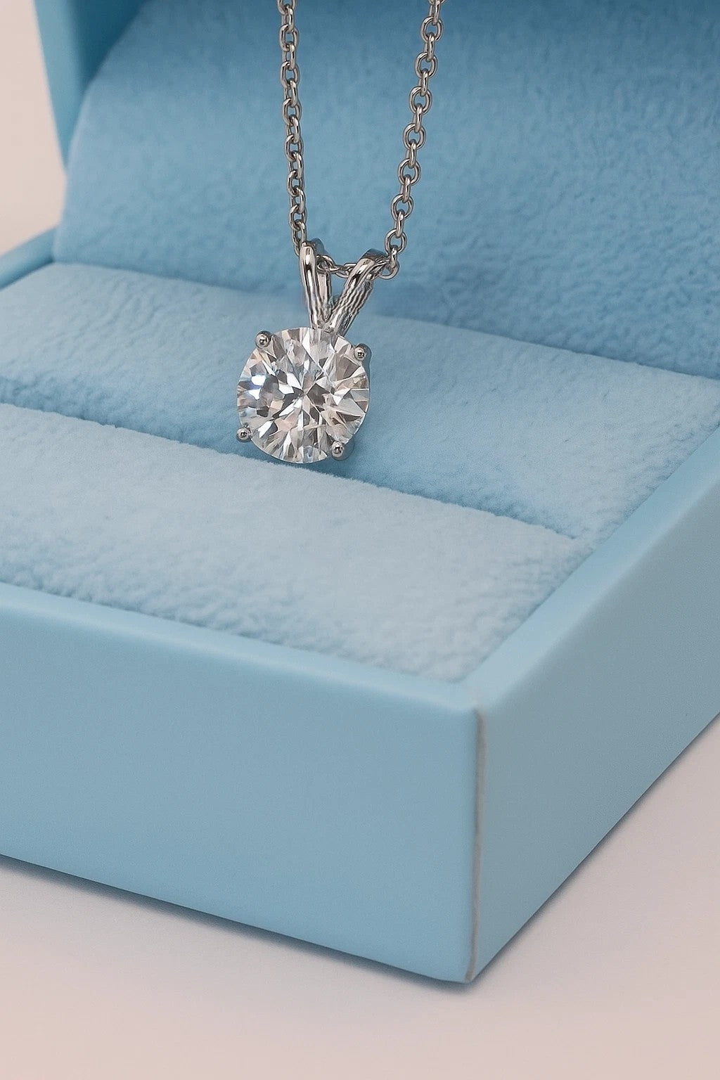 IGI Certified 4.00 Ct Round G/VS1 Lab Grown Diamond Necklace 14K White Gold