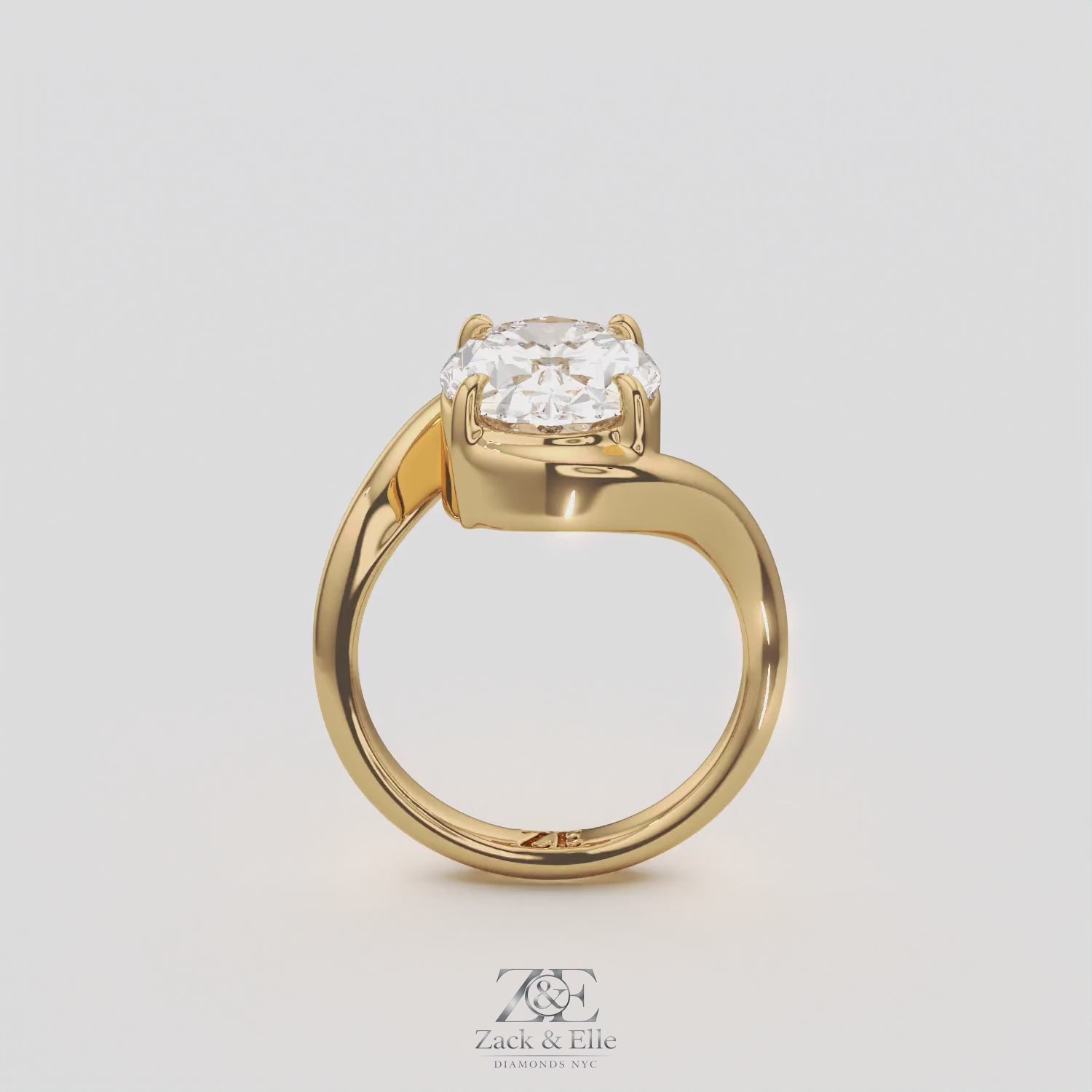 3.00 Ct E VS1 Oval Lab Grown Diamond Solitaire Ring, in yellow gold, 360 spin
