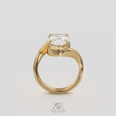 3.00 Ct E VS1 Oval Lab Grown Diamond Solitaire Ring, in yellow gold, 360 spin