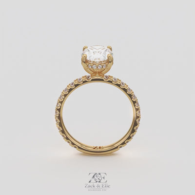 2.50 Ct D VS1 Oval Lab-Grown Diamond Halo Ring with Round Accents, in yellow gold, 360 spin