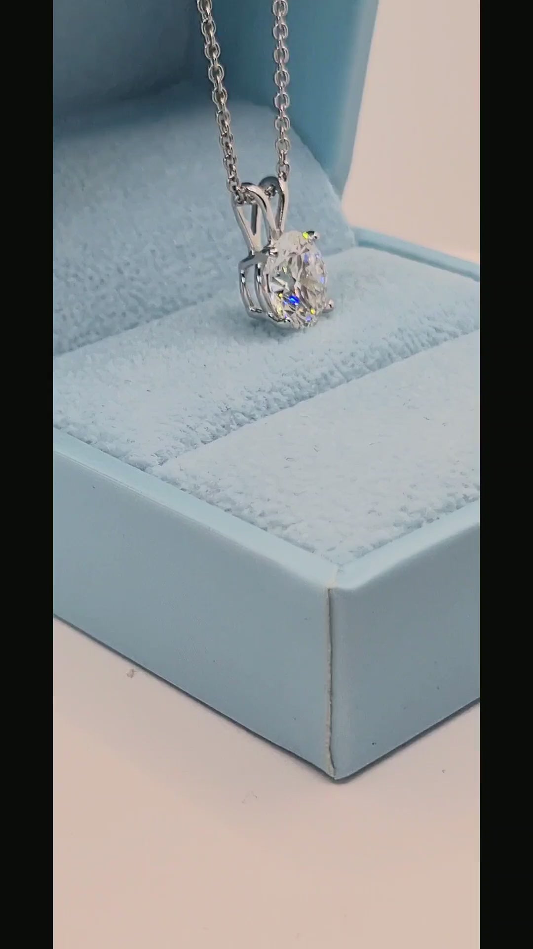 2.00 Ct D VS1 Round Brilliant Lab-Grown Diamond Solitaire Pendant, in white gold, 360 spin