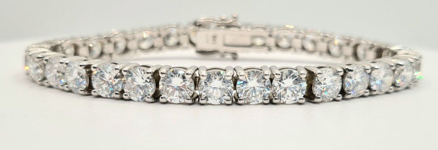 Full length view of a 14 carat lab grown diamond tennis bracelet in 14K white gold