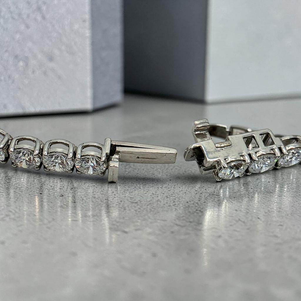 10 CTW D-E Color VS Round Lab Grown Diamond Tennis Bracelet, in white gold, detail shot